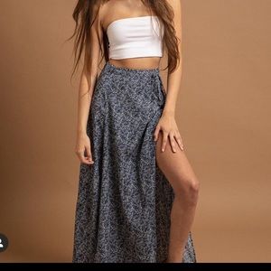 Maxi skirt with slit